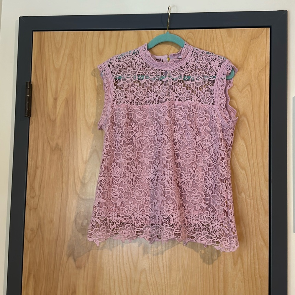 Lilac lace top w gold zip back